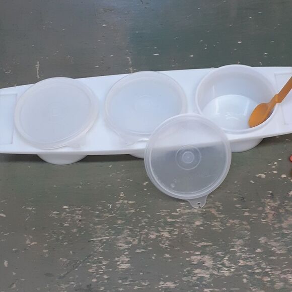 3 pc. Tupperware #405-2 divided tray, 11-909 relish dish, 732-1 condiment server - Picture 10 of 16